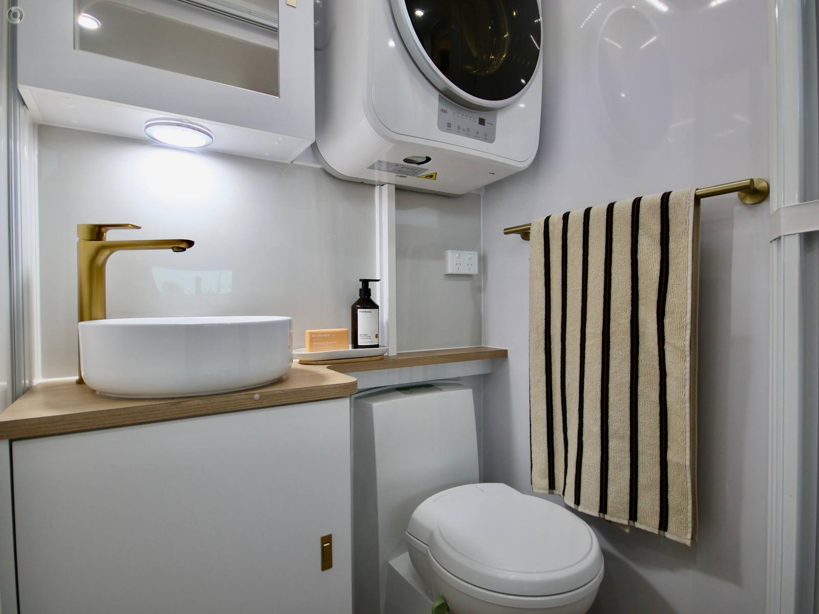 2026 Wonderland RV Amaroo 1907ft Triple Bunk
