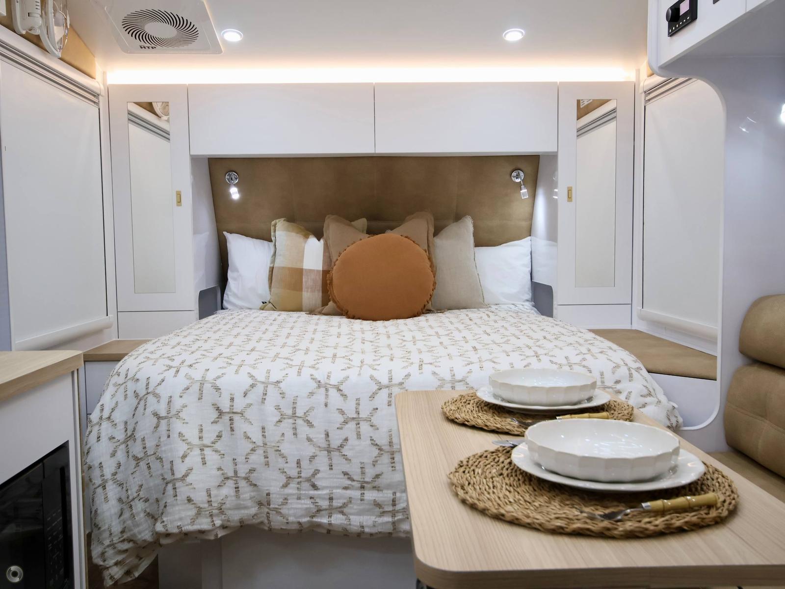 2026 Wonderland RV Amaroo 1907ft Triple Bunk