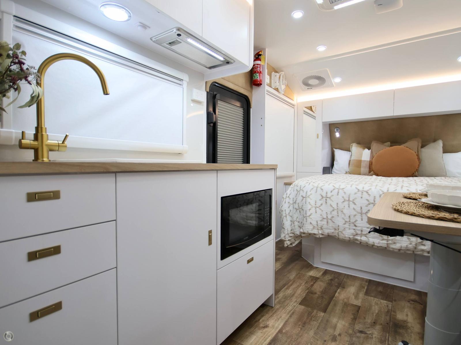 2026 Wonderland RV Amaroo 1907ft Triple Bunk